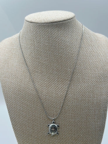 Sea Turtle Pendant Necklace – Dainty Snake Chain, Silver & Gold Tone