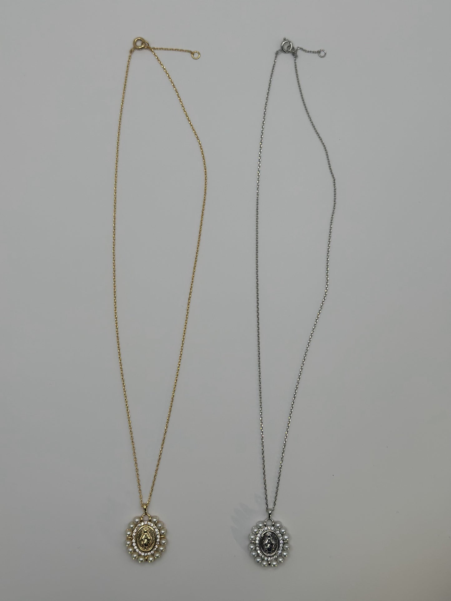 Pearl Halo Medallion Pendant Necklace – 16"+1" Adjustable Gold & Silver Stainless Steel Chain