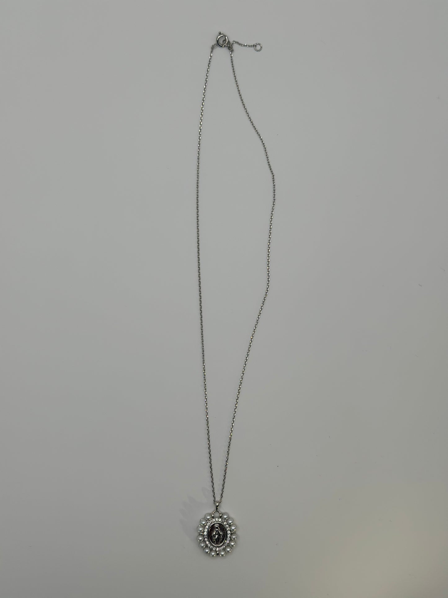 Pearl Halo Medallion Pendant Necklace – 16"+1" Adjustable Gold & Silver Stainless Steel Chain