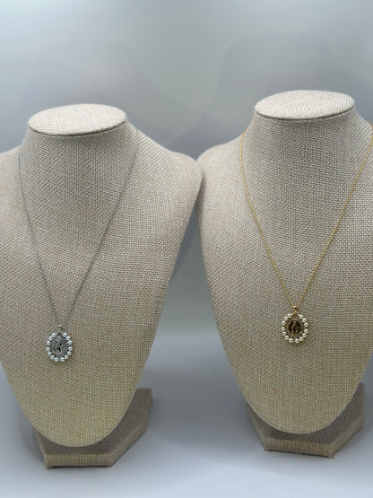 Pearl Halo Medallion Pendant Necklace – 16"+1" Adjustable Gold & Silver Stainless Steel Chain